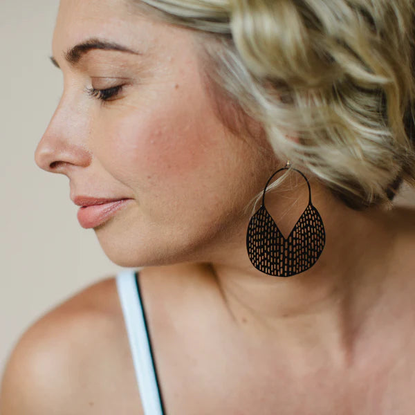 Denz Callisia Earrings | Black