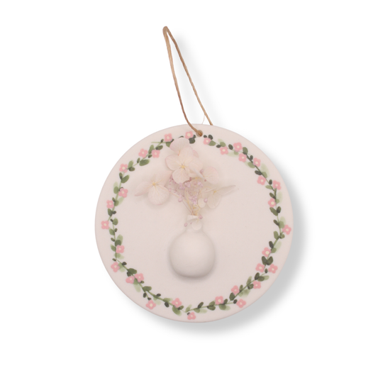 Illy's Wall Porcelain Wall Vase | Round #2