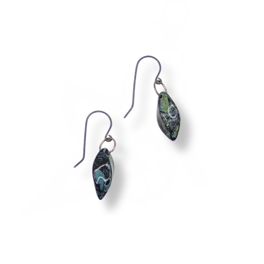 Paula Dunlop Lone Twist Bead Earrings | Mottled Black